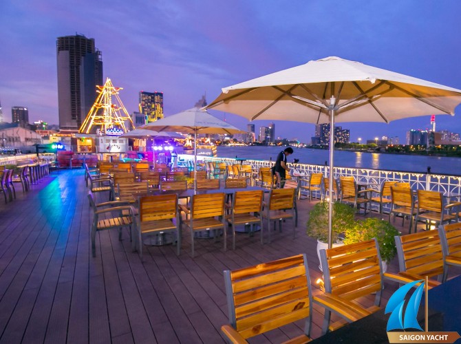 to chuc tiec tau sai gon 7 3605